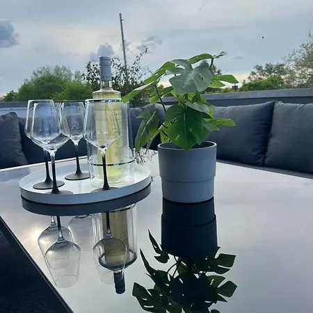 Stylische Maisonette Mit Dachterrasse Brémy