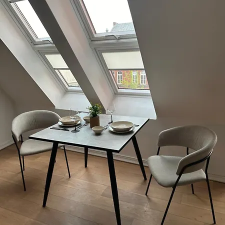 Stylische Maisonette Mit Dachterrasse Brémy